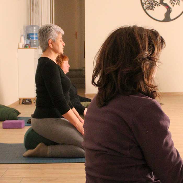 Sessió de meditació a Connectat Teràpies